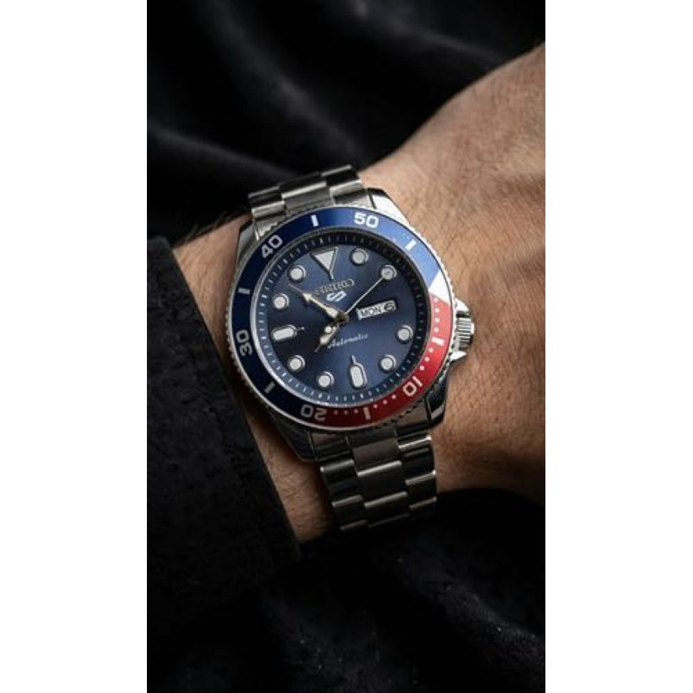 Seiko 5 sports back open