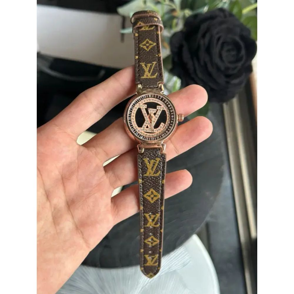 LOIUS VUTTON WATCH FOR HER 1027