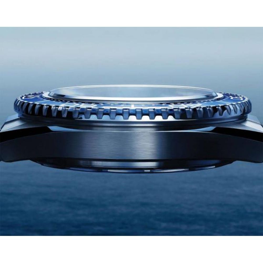 Omegg_a Seamaster Planet Ocean 600M Co-Axial Master Chronometer black blue