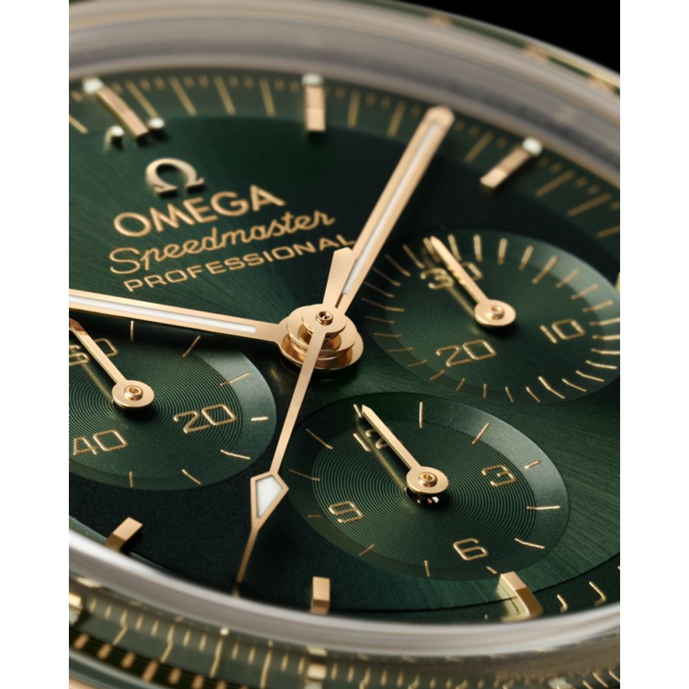 Omegha Speedmaster Moonwatch Professional Co-Axial Master Chronometer Chronograph gold green