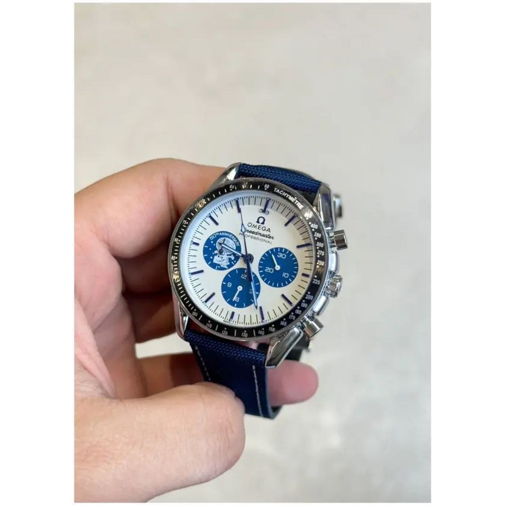 Omegg_a Speedmaster Silver Snoopy