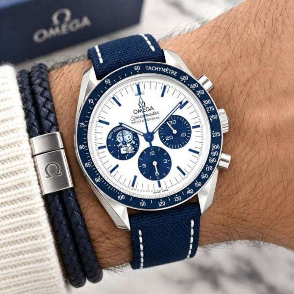 Omegg_a speedmaster Snoopy 50Th Anniversary
