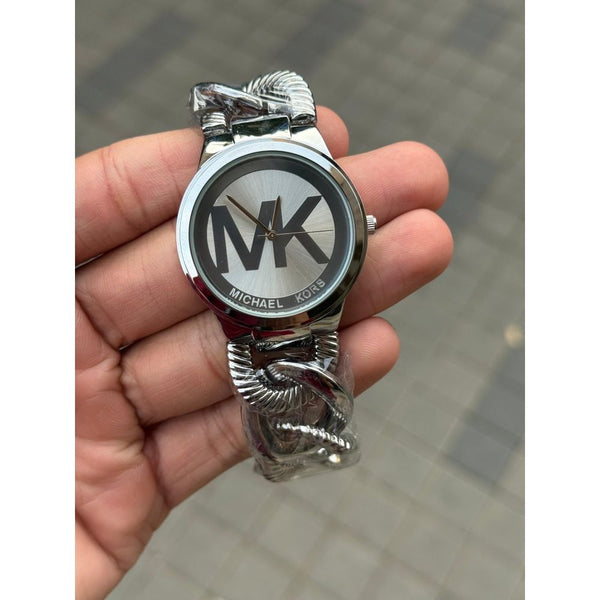 Michael Kor s Women s Silver White