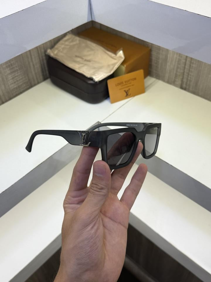 Louis_Vuitton 88082 Dark Grey