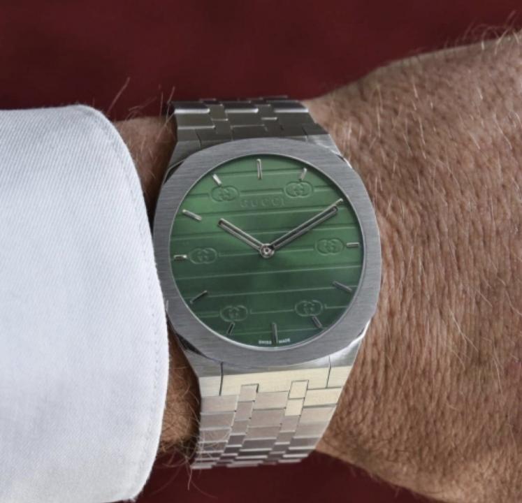 Gucci_Mens_Slim_Japan_Stainless_Steel_Green