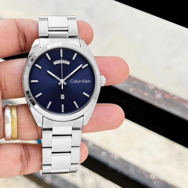 Calvin Kleii_n Store Article