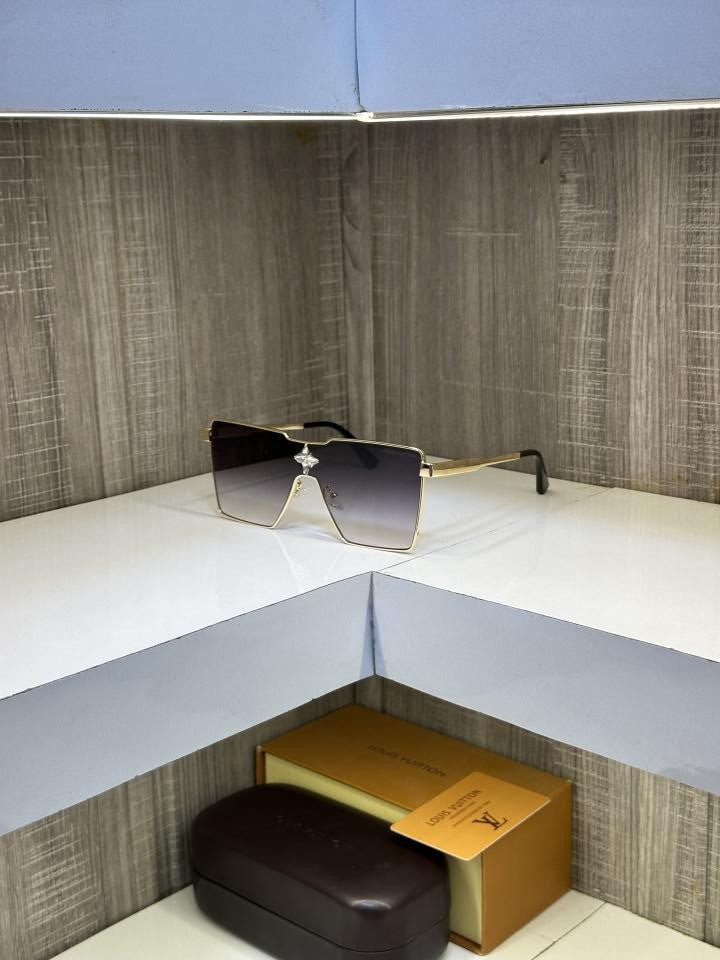 Louiis Vuitton Cyclone 621