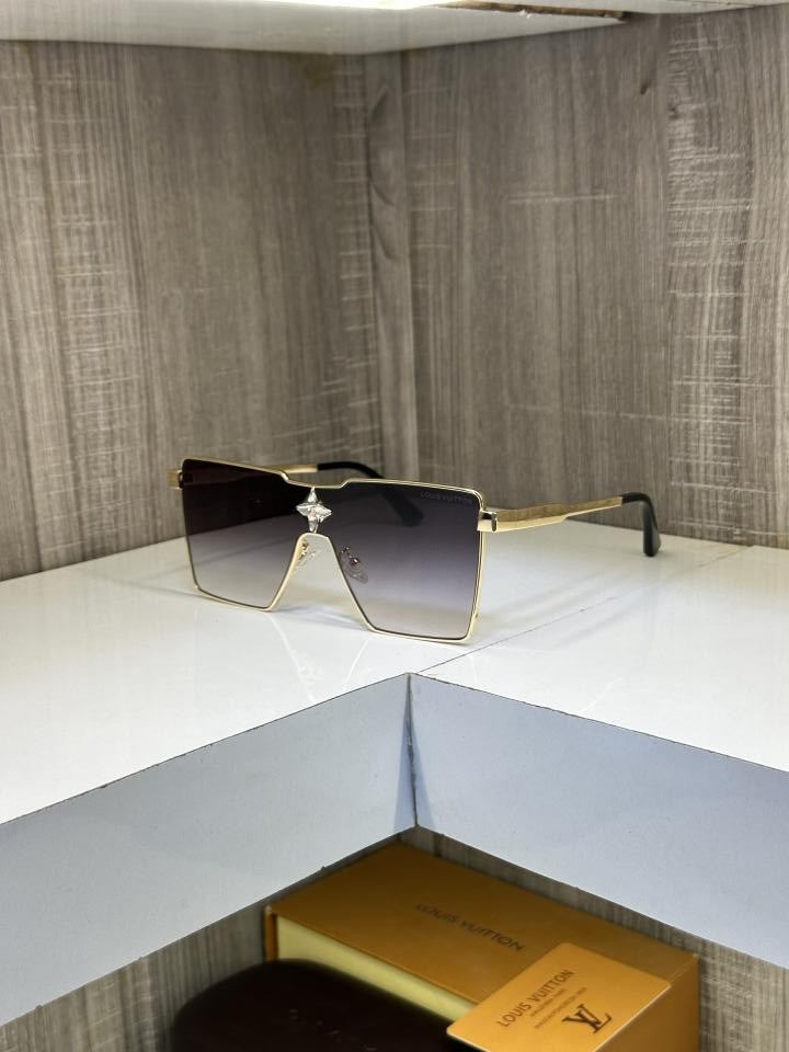 Louiis Vuitton Cyclone 621