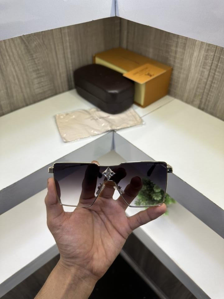 Louiis Vuitton Cyclone 621