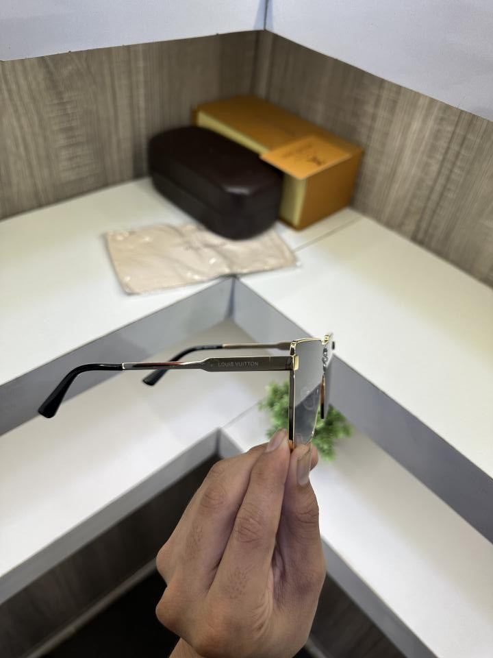 Louiis Vuitton Cyclone 621