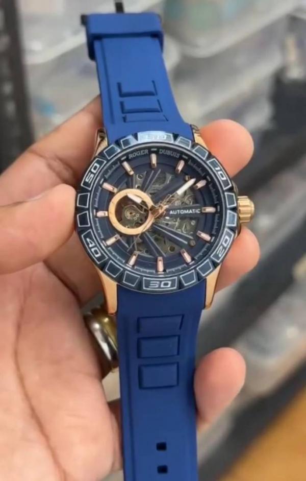 Roger Dubuis Skeleton Automatic ( Back open )