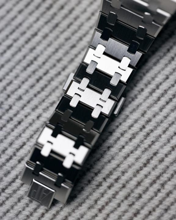Audemaar_s Piguet Royal Oak Quartz Silver-Black