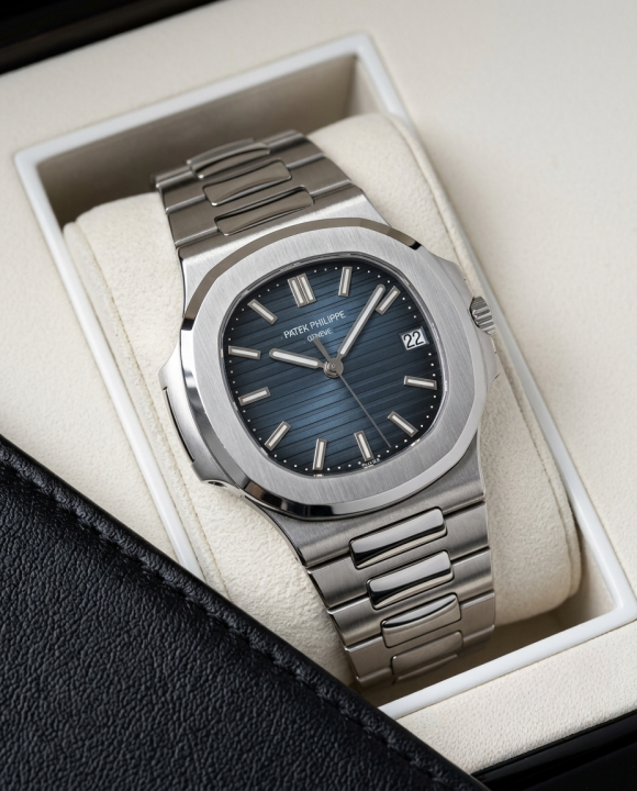 Patek__Nautilus Quartz silver blue