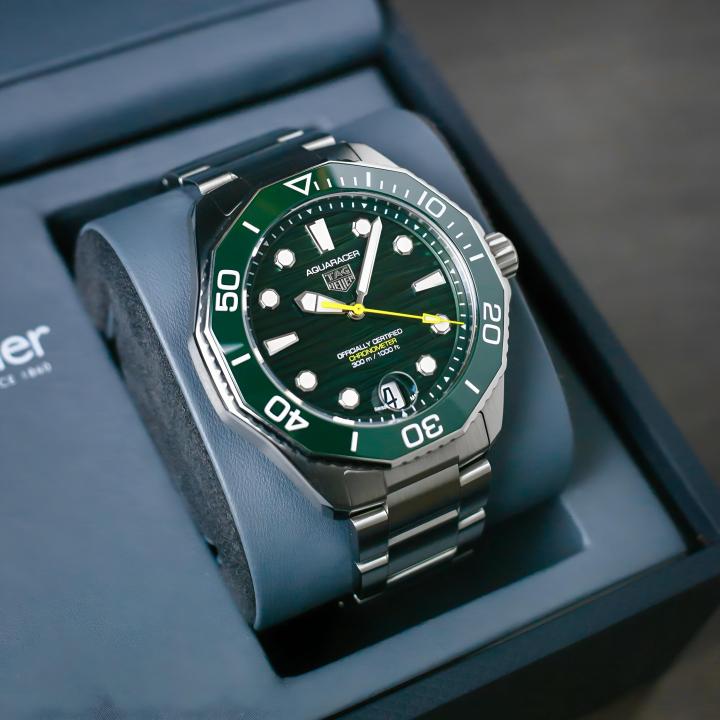 Tag_g Aquaracer Professional 200 Date Automatic Taitanum mate zik zake line