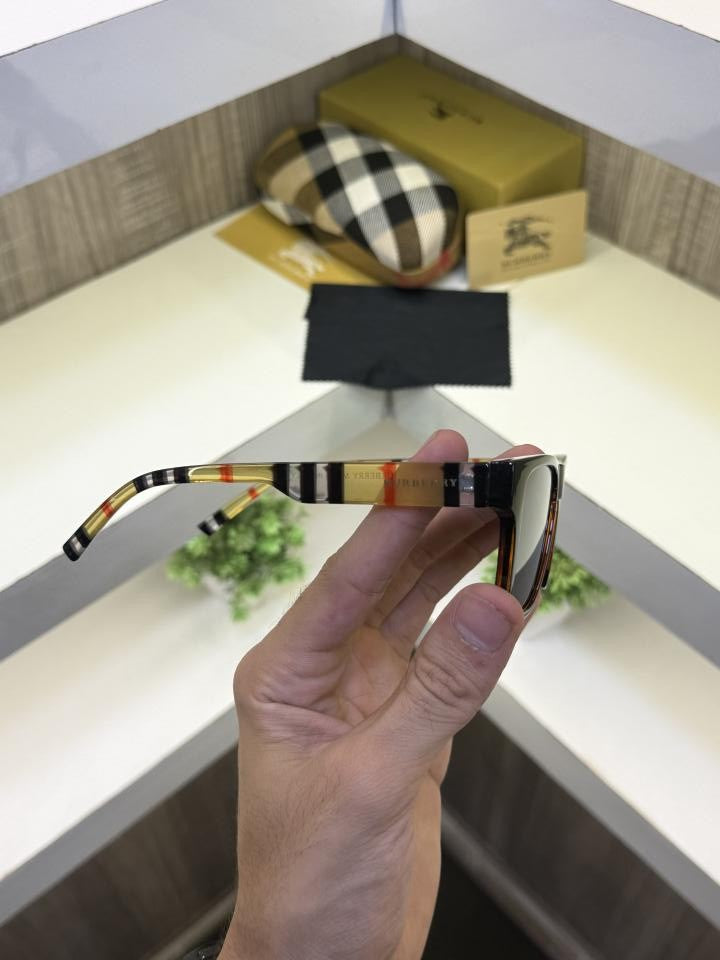 Burbery 4395 Glossy brown sunglass