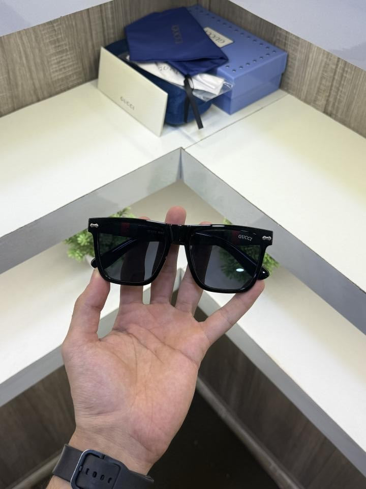 Guccci 1390 Glossy black