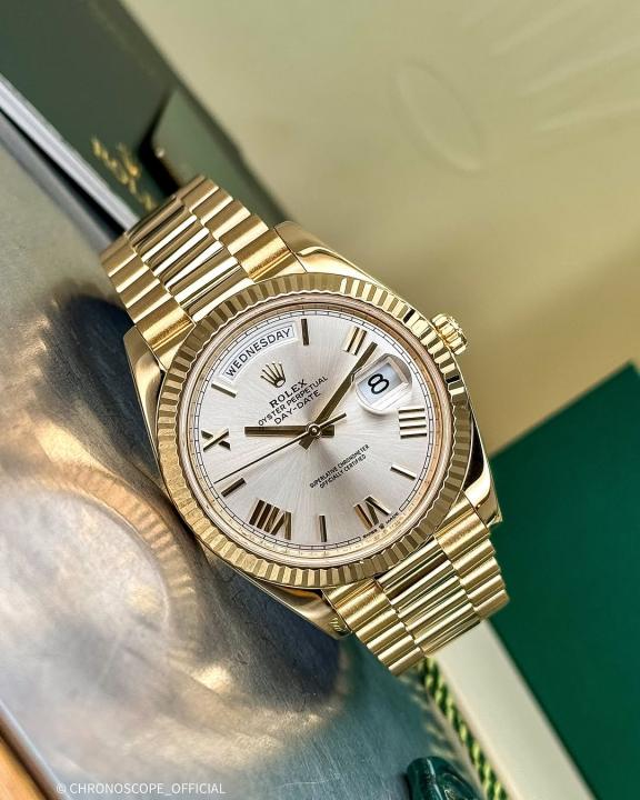 Rolee_x Oyster Perpetual Day Date 40 Battery Gold-White