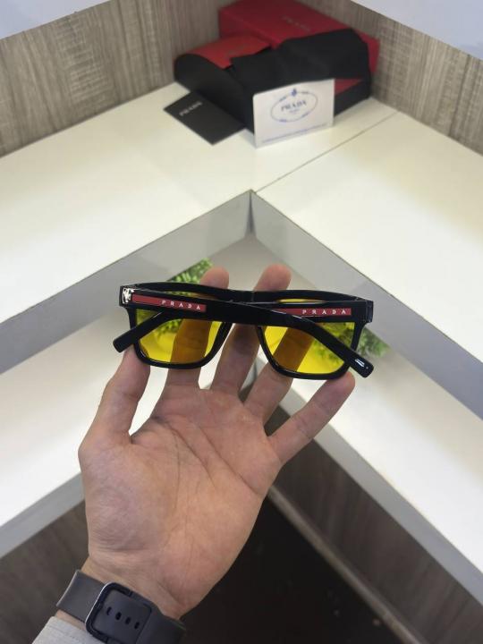 Prad 3835 Glossy black Yellow lens