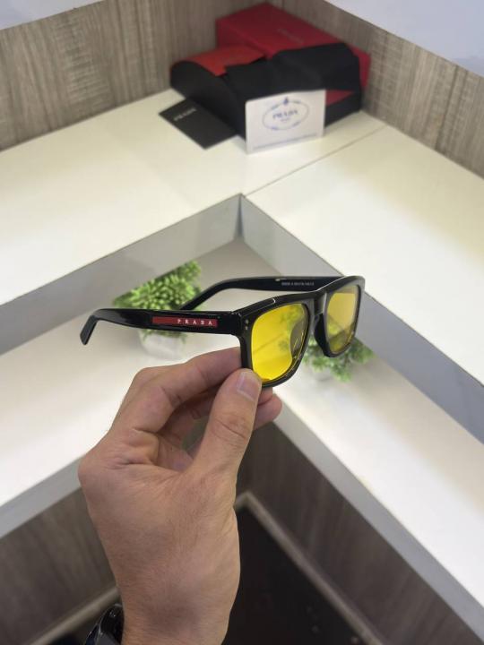 Prad 3835 Glossy black Yellow lens