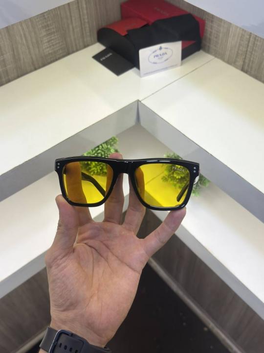 Prad 3835 Glossy black Yellow lens