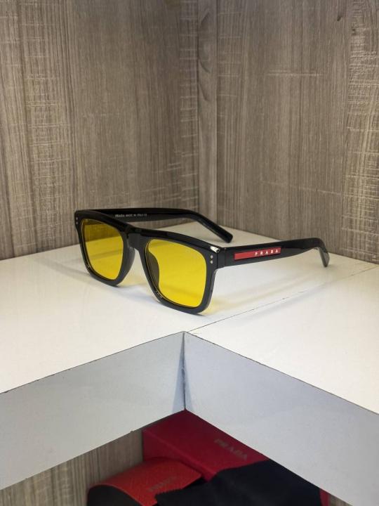 Prad 3835 Glossy black Yellow lens