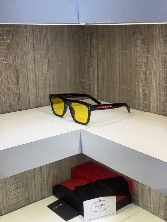 Prad 3835 Glossy black Yellow lens