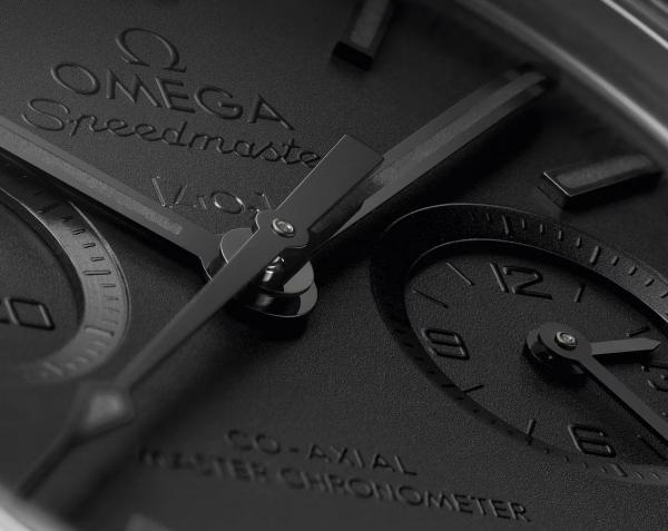 Omegg_a Speedmaster Dark Side of the Moon full black and black niddle
