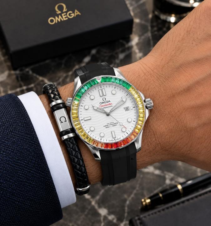 Omegga Seamaster Rainbow Silicon White Dial