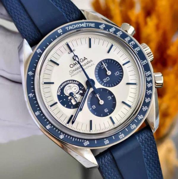 Omegg_a speedmaster Snoopy 50Th Anniversary