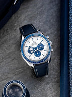 Omegg_a speedmaster Snoopy 50Th Anniversary