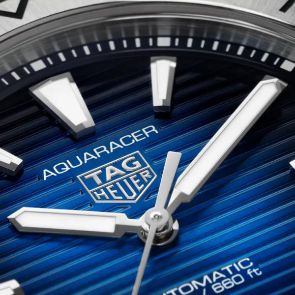 TAG Heue_r Aquaracer Professional 200 Date Automatic