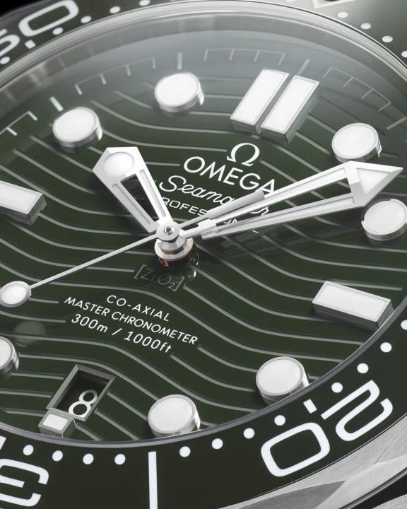 Omegg_a Seamaster Diver 300M Automatic Silver-Green