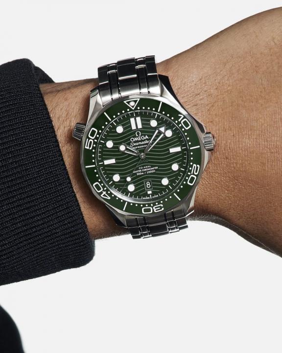 Omegg_a Seamaster Diver 300M Automatic Silver-Green